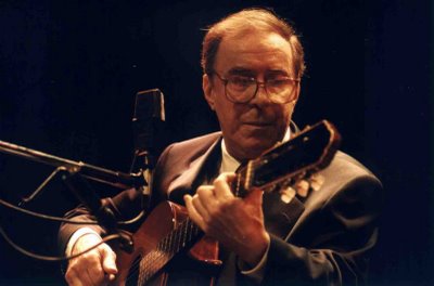 http://www.nordesteweb.com/not01_0309/20090209JoaoGilberto.jpg