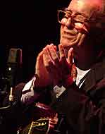 Jo�o Gilberto, em show recente em SP  Eduardo Nicolau/AE